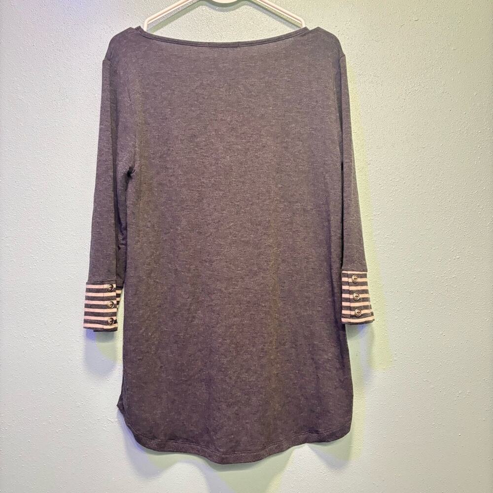 Pink Clover Relaxed Ribbed Tunic 3/4 Sleeve Gray Tan with Button Detail Size M - Picture 5 of 7